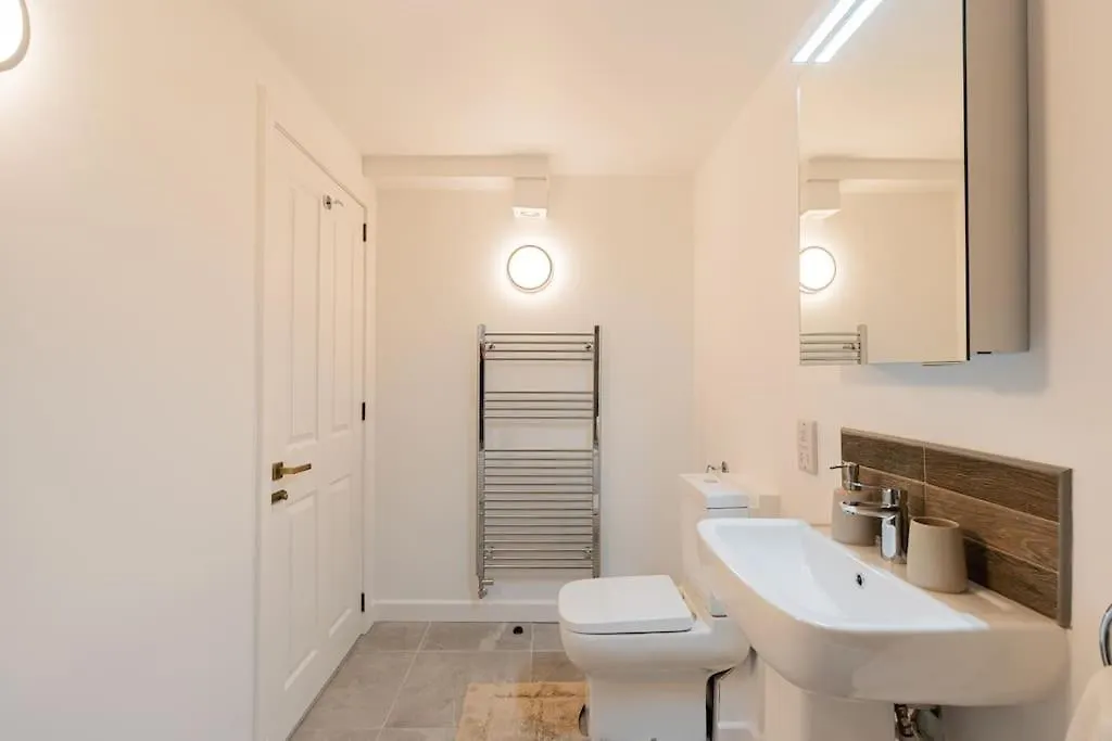 Superb Two Bedroom 2 Bathroom Home Morningside Edinburgh