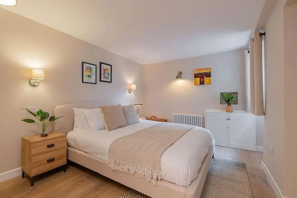 Apartment Superb Two Bedroom 2 Bathroom Home Morningside Edinburgh