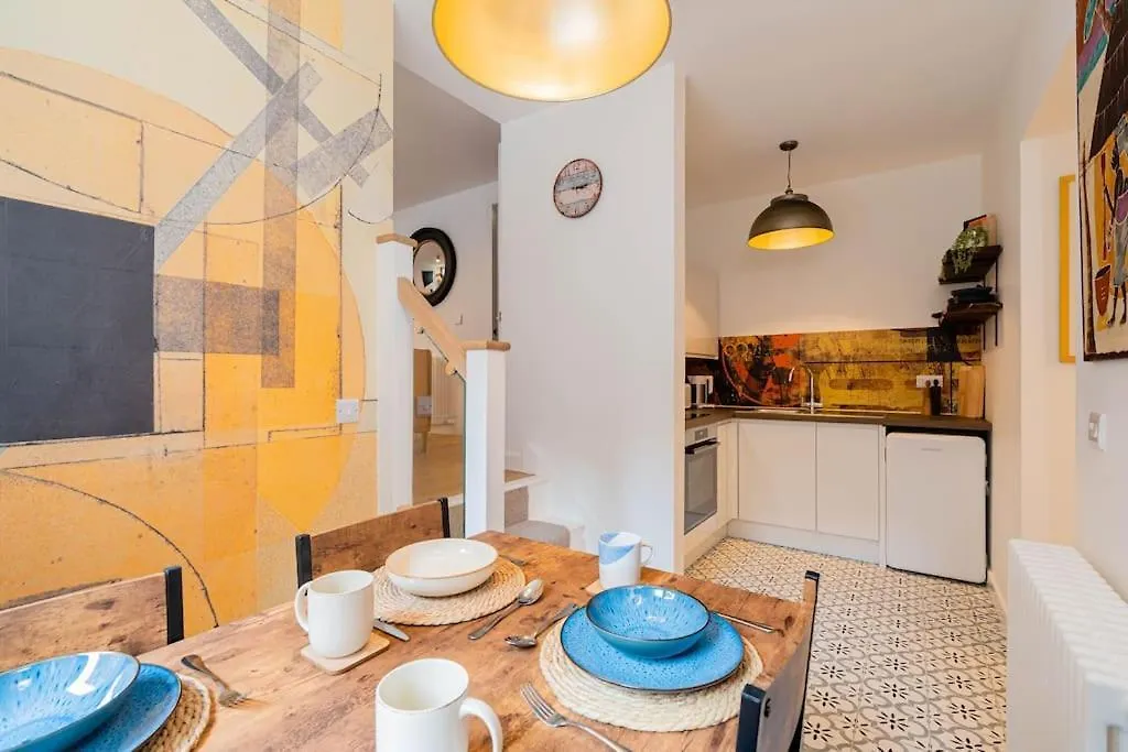 Apartment Superb Two Bedroom 2 Bathroom Home Morningside Edinburgh United Kingdom